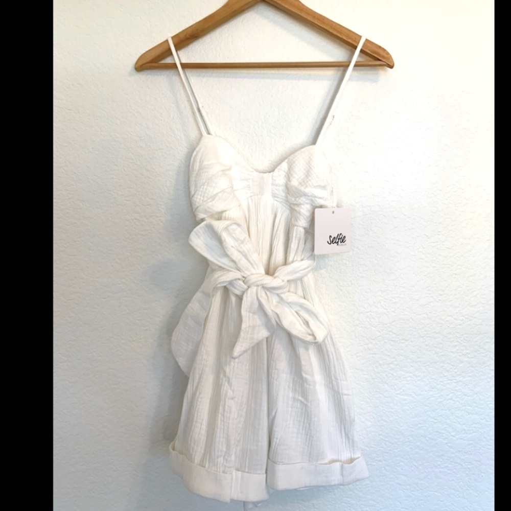 Selfie Leslie NWT white romper